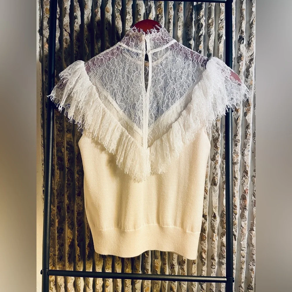 Alice + Olivia Turtleneck - Lace Trim Embellishment
Short Sleeve - Women’s XS - Picture 5 of 10